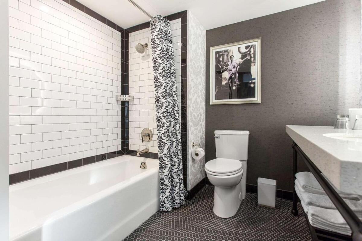 SINGLE ROOM - Hotel Accommodations w/ Party Pass